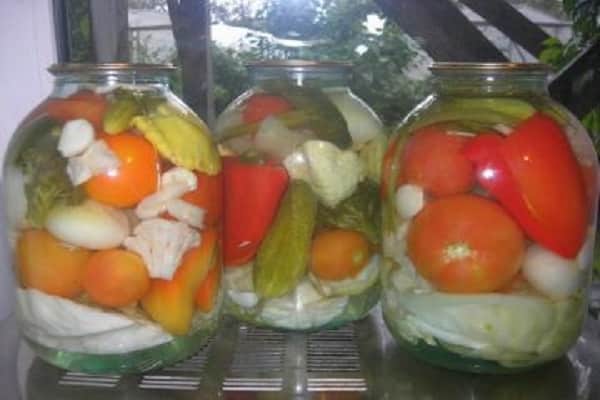 Как приготовить «Огород в банке» с помидорами, капустой, перцем и морковью без стерилизации на зиму